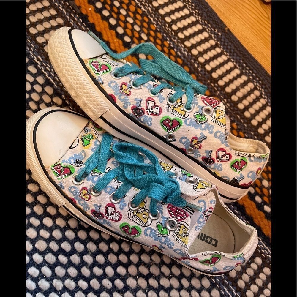 All Star love my Chucks low sz 6